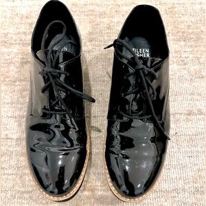 Eileen Fisher Patent Leather lace "menswear" shoe with rugged sole. Size 5.5